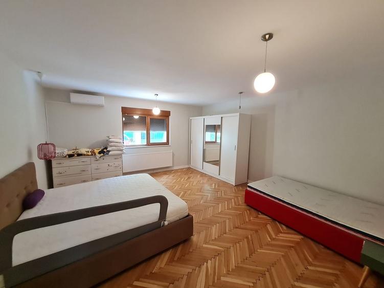 Casă individuală cu 6 camere cu Canalizare în Bogdăneștilor
