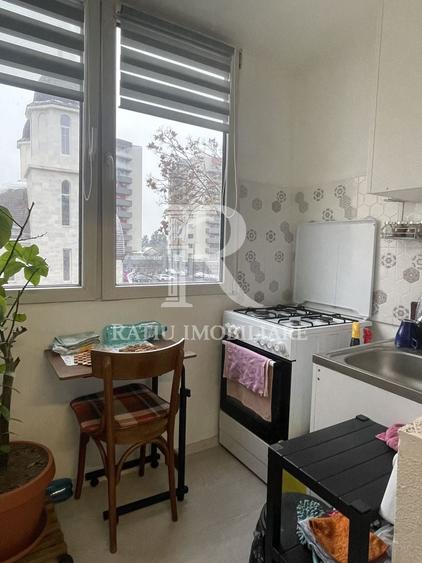 Apartament cu 3 camere decomandat, mobilat în Calea Aradului