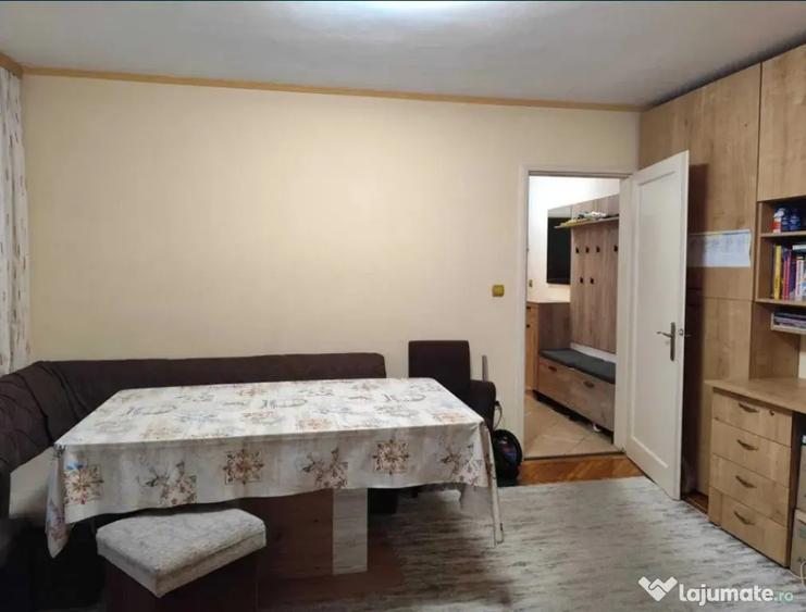 Apartament cu 3 camere semidecomandat, mobilat în Astra