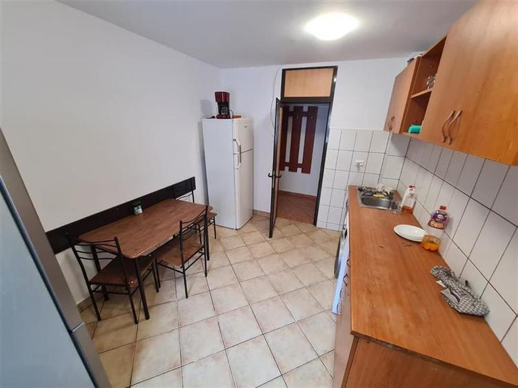 Apartament cu 3 camere decomandat, mobilat în Răcădău