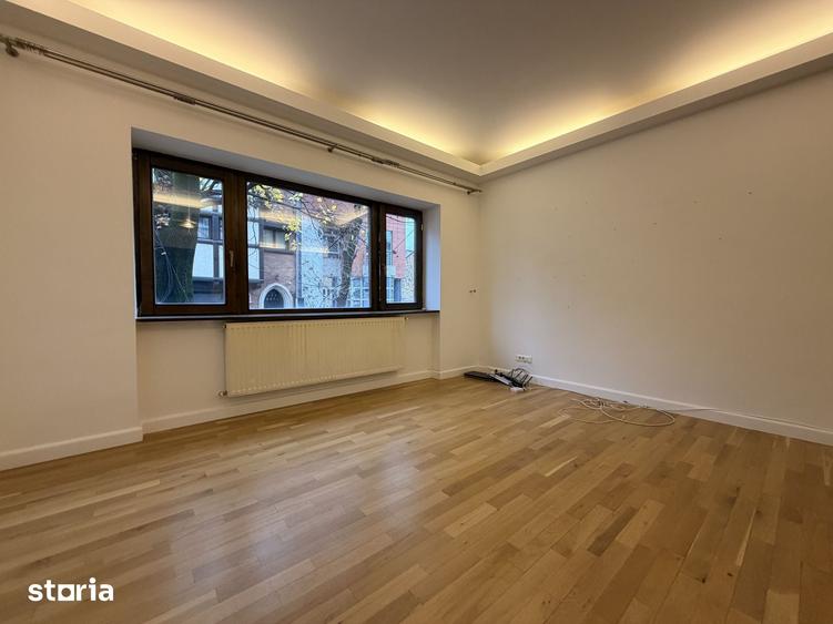 Apartament cu 3 camere în Primăverii