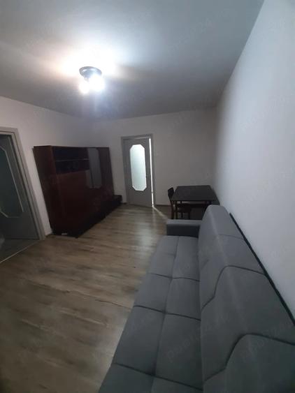 Apartament cu 3 camere decomandat în Cornișa