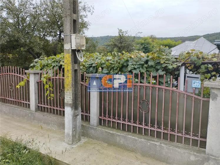 Casă cu 3 camere cu Teren 3886 Mp în Gârleni