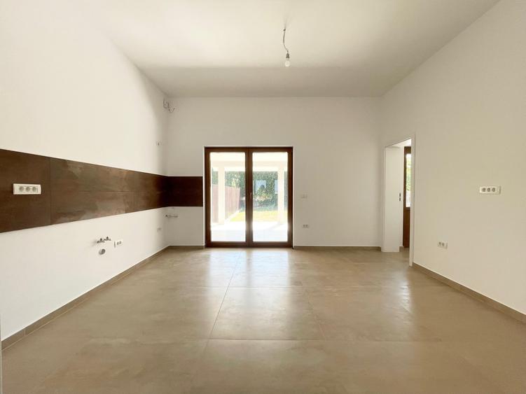 Duplex cu 4 camere cu Canalizare în Moșnița Nouă