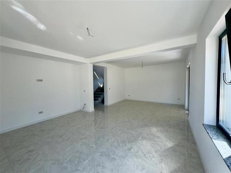 Casă individuală cu 4 camere cu Teren 660 Mp în Bârnova