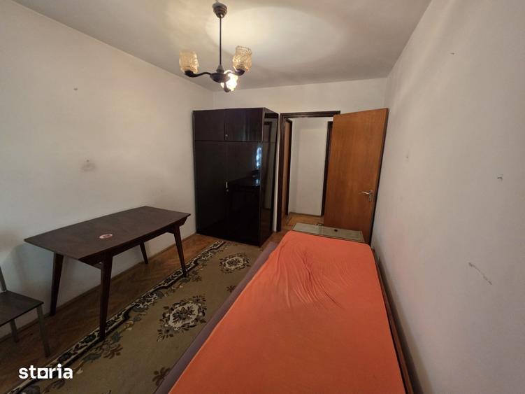 Apartament cu 3 camere semidecomandat în Dristor