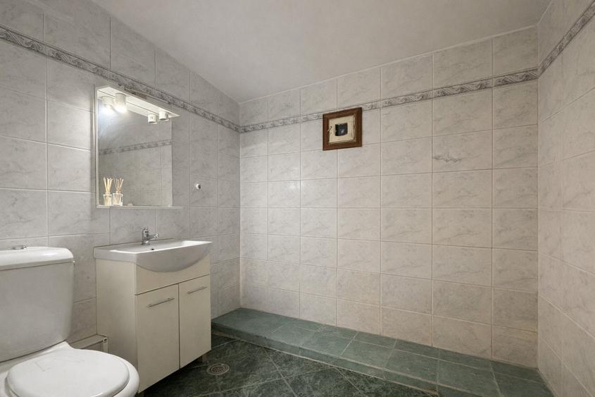 Apartament cu 3 camere decomandat în Splaiul Unirii