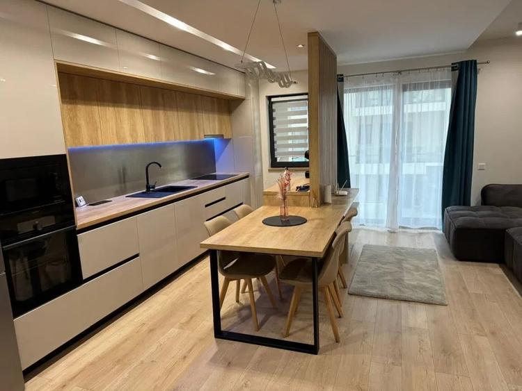 Apartament cu 3 camere semidecomandat, mobilat în Florești — fotografia 3
