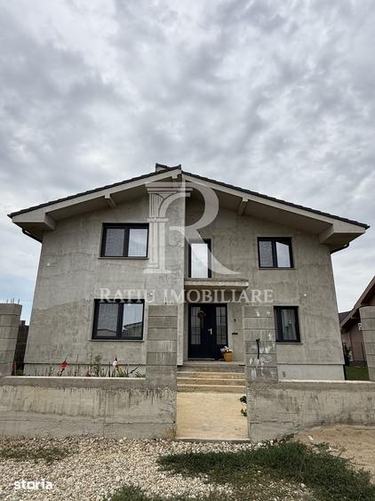 Casă cu 5 camere cu Teren 500 Mp în Sântandrei