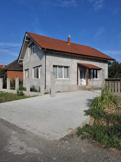 Casă cu 4 camere în Sânmihaiu Almașului