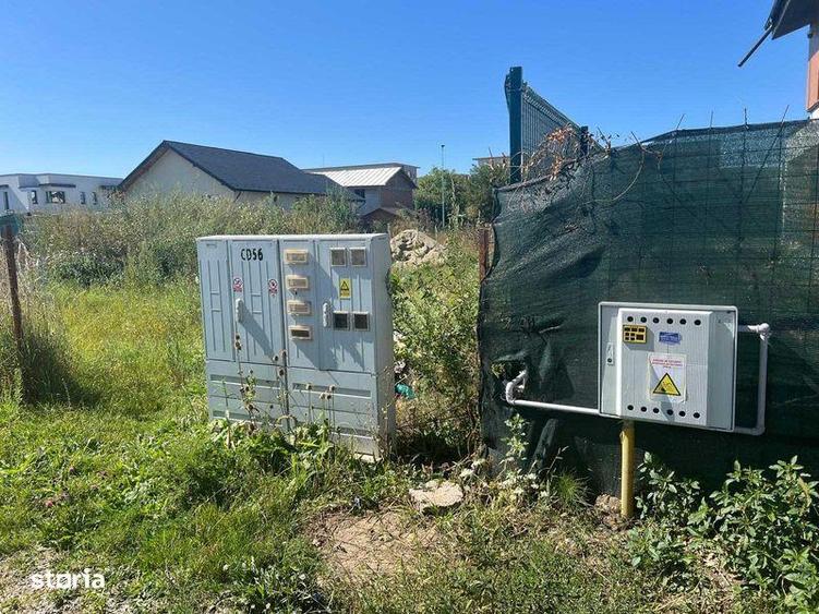 Teren de 400 mp, în Tractorul