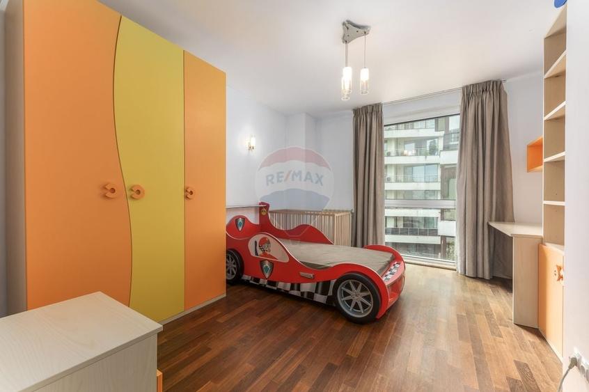 Apartament cu 4 camere semidecomandat, mobilat în Herăstrău
