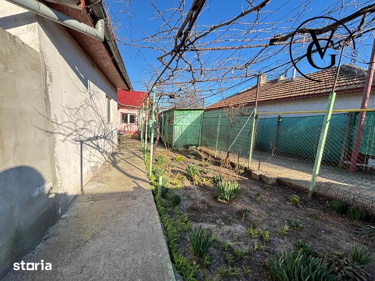 Casă cu 3 camere semidecomandat cu Teren 387 Mp în Lumina