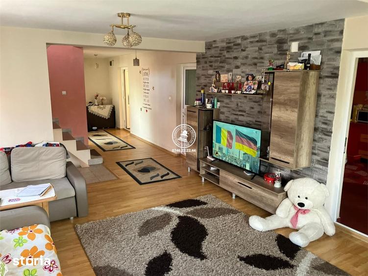 Casă cu 8 camere cu Teren 1172 Mp în Holboca