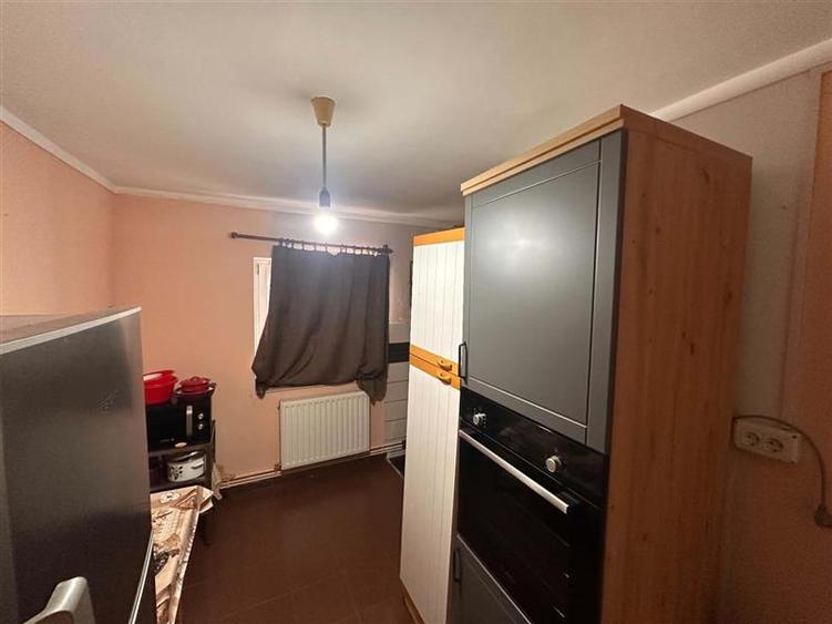 Apartament cu 3 camere decomandat în Bucovina
