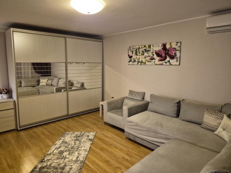 Garsonieră decomandată în Central