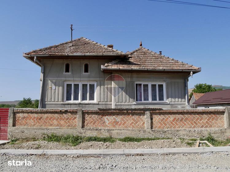 Casă cu 4 camere cu Teren 2481 Mp în Cricău