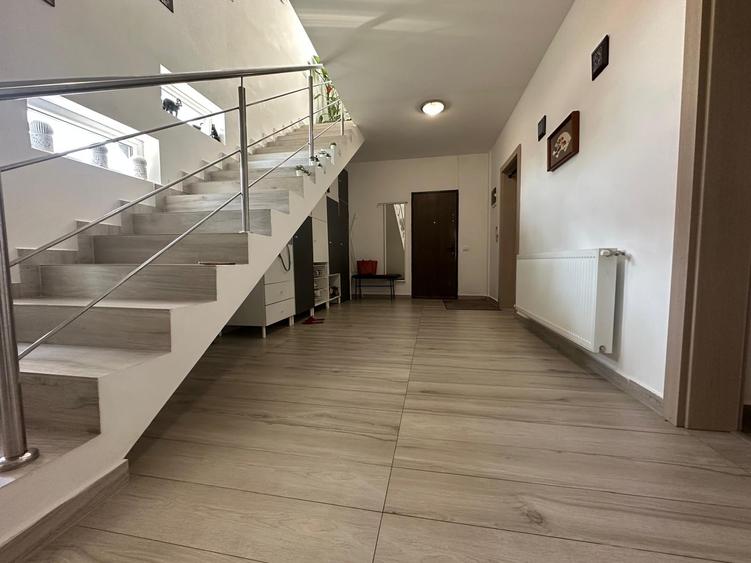 Casă individuală cu 5 camere cu Canalizare în Prelungirea Ghencea