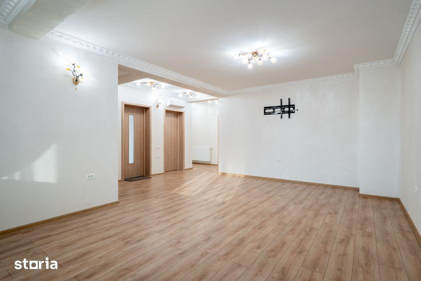 Casă cu 6 camere cu Teren 492 Mp în Adunații-Copăceni