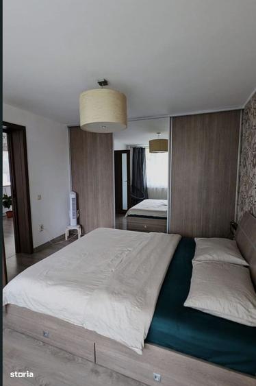 Apartament cu 3 camere semidecomandat, mobilat în Semicentral