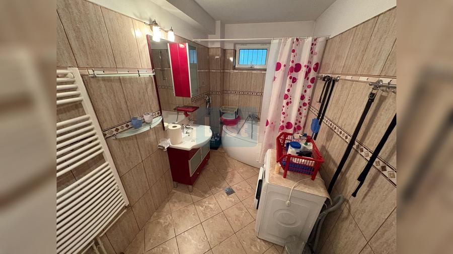Casă individuală cu 10 camere cu Canalizare în Păulești