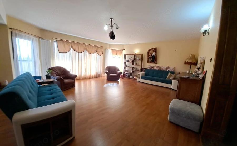 Casă cu 4 camere cu Teren 500 Mp în Central