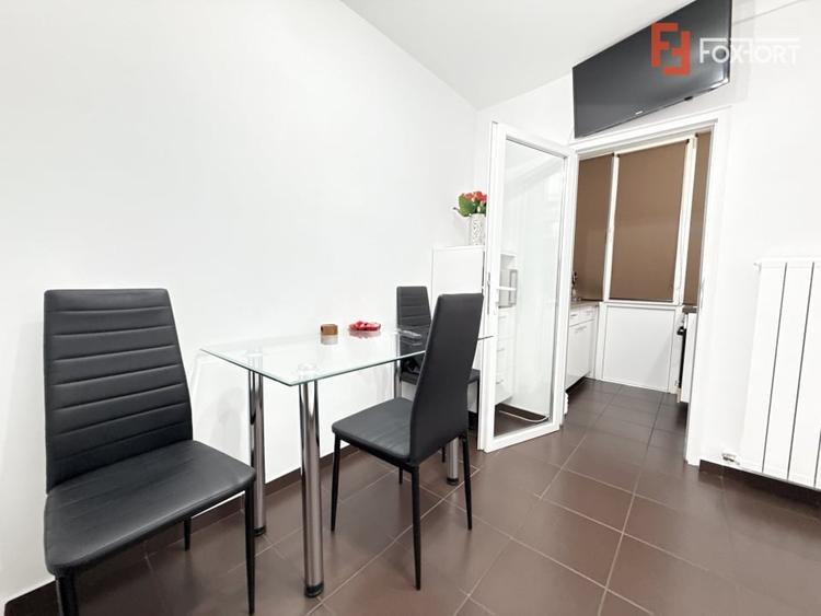 Apartament cu 3 camere decomandat în Lipovei