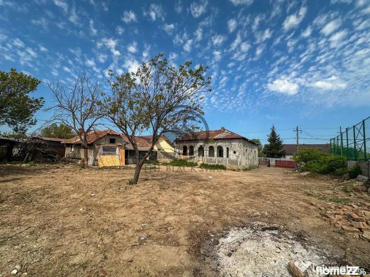 Casă cu 7 camere cu Teren 1100 Mp în Ciorani