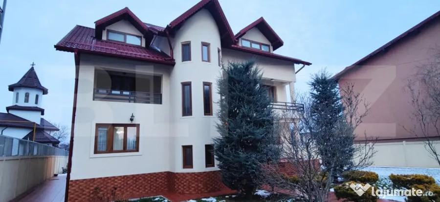 Casă cu 7 camere cu Teren 1178 Mp în Central