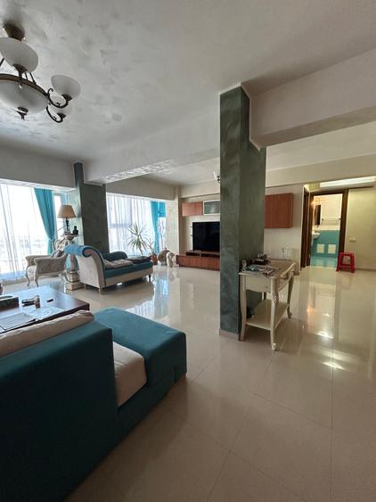 Apartament cu 3 camere decomandat în Peninsula