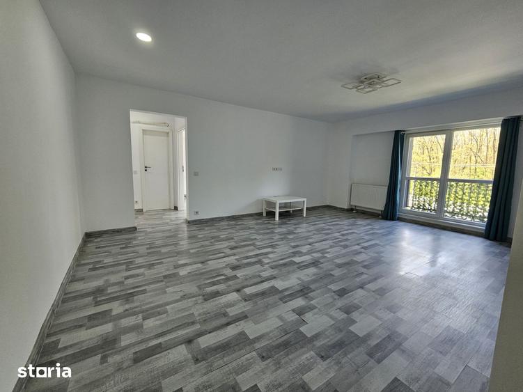 Apartament cu 3 camere semidecomandat în Mogoșoaia