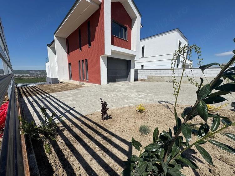 Casă cu Teren 480 Mp în Sopor