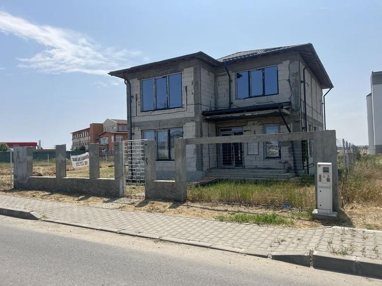 Casă cu 4 camere în Cumpăna