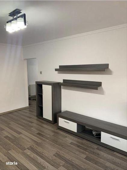 Apartament cu 3 camere decomandat în Eremia