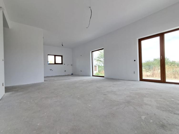 Casă individuală cu 4 camere cu Teren 861 Mp în Jucu