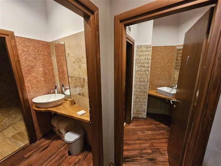 Birou, de 217 mp, în Central