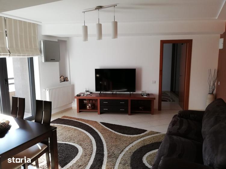 Apartament cu 3 camere în Decebal