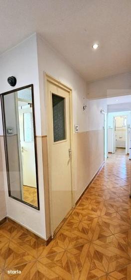 Apartament cu 3 camere decomandat în Lenin