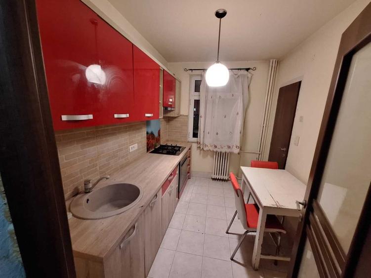 Apartament cu 3 camere semidecomandat în Ultracentral