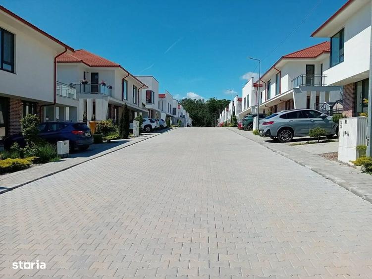 Casă cu 4 camere în Mogoșoaia