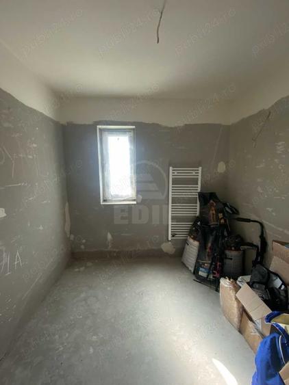 Apartament cu 3 camere semidecomandat în Florești