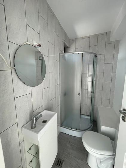 Casă cu 5 camere cu Teren 100 Mp în Central