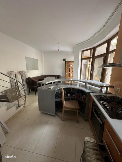 Apartament cu 4 camere în Central