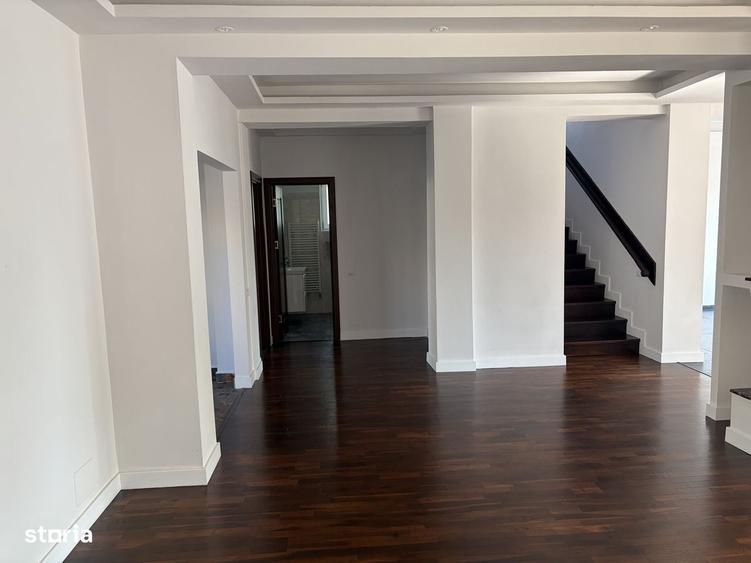 Casă cu 4 camere cu Teren 640 Mp în Odăile