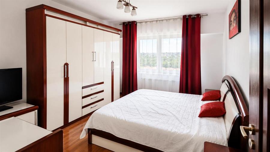 Apartament cu 3 camere decomandat în Scriitorilor