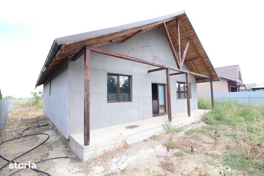Casă cu 3 camere cu Teren 496 Mp în Tulucești