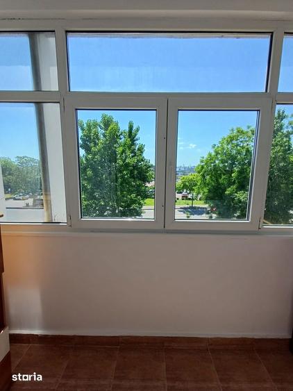 Apartament cu 3 camere decomandat, mobilat în Central