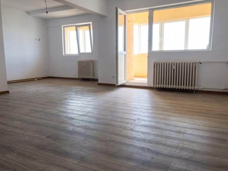 Apartament cu 4 camere decomandat în Pantelimon