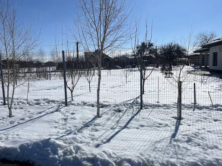 Teren de 2000 mp, în Creața