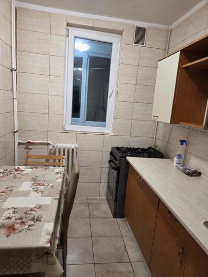 Apartament cu 2 camere semidecomandat în Berceni